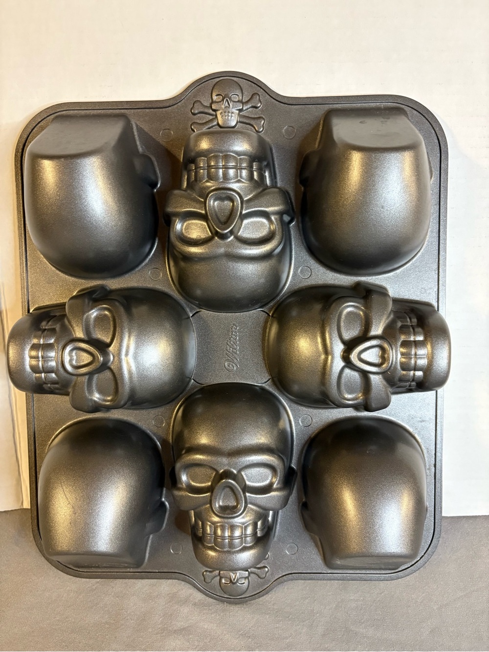 Skull-Shaped Nonstick Baking Cake Pan - Heavy Metal Halloween Wilton